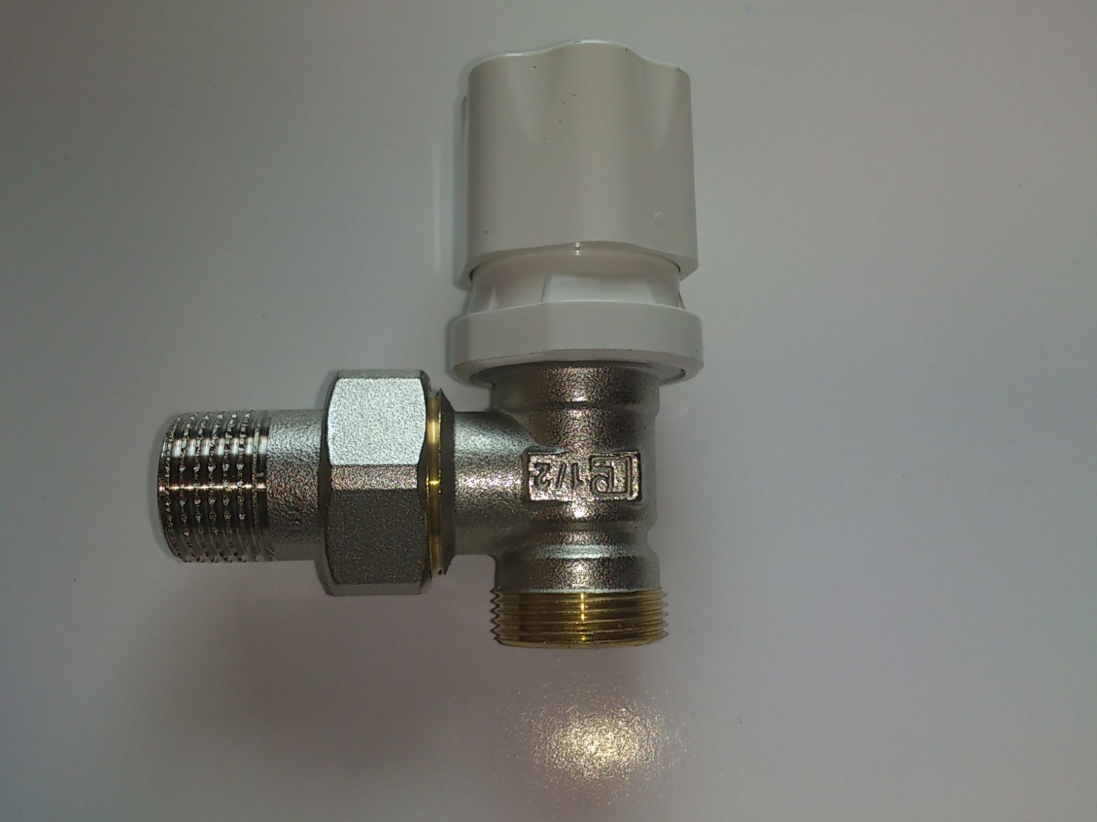 LUXOR 1/2 sarok KM radiátor szelep RS2512 (termosztatikus) kézikerékkel