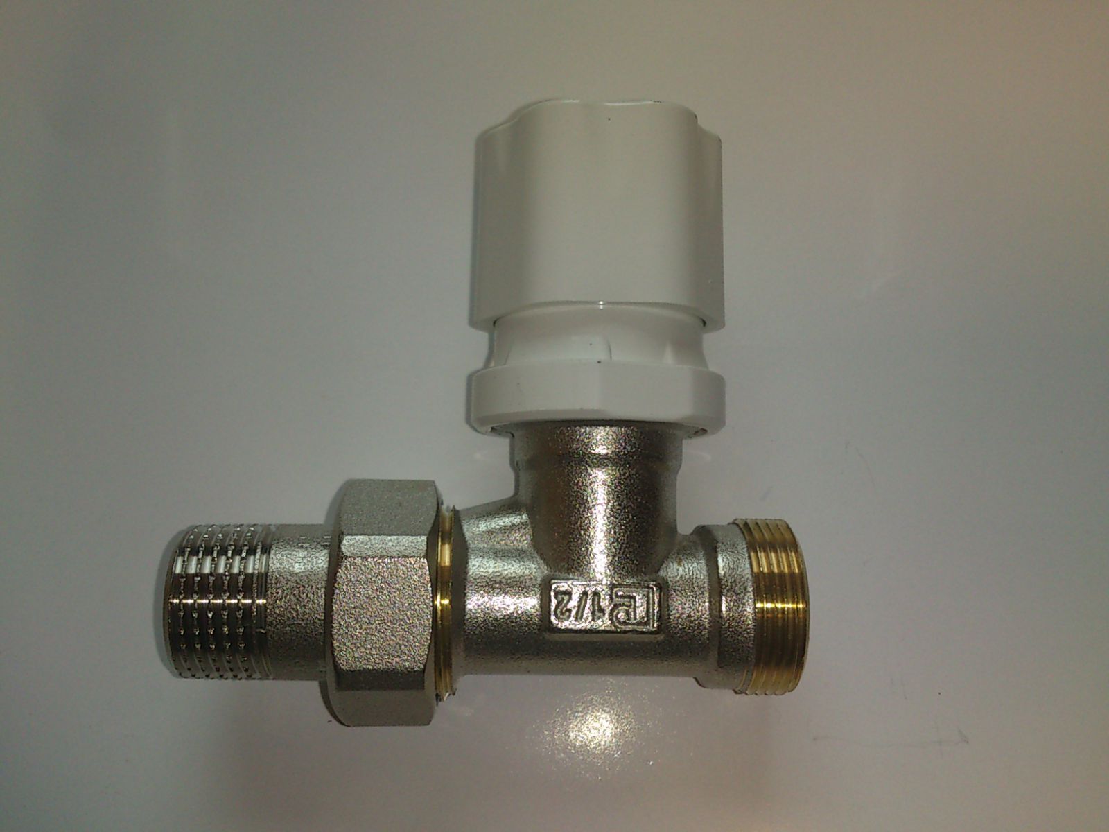 LUXOR 1/2 egyenes KM radiátor szelep RD2511 (termosztatikus) kézikerékkel